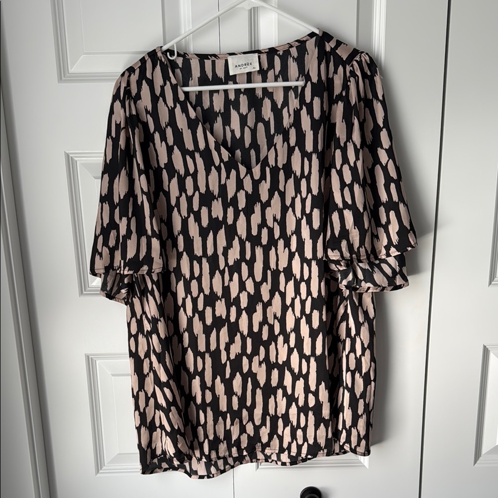 ANDREE BY UNIT // FLOWY SLEEVE TOP